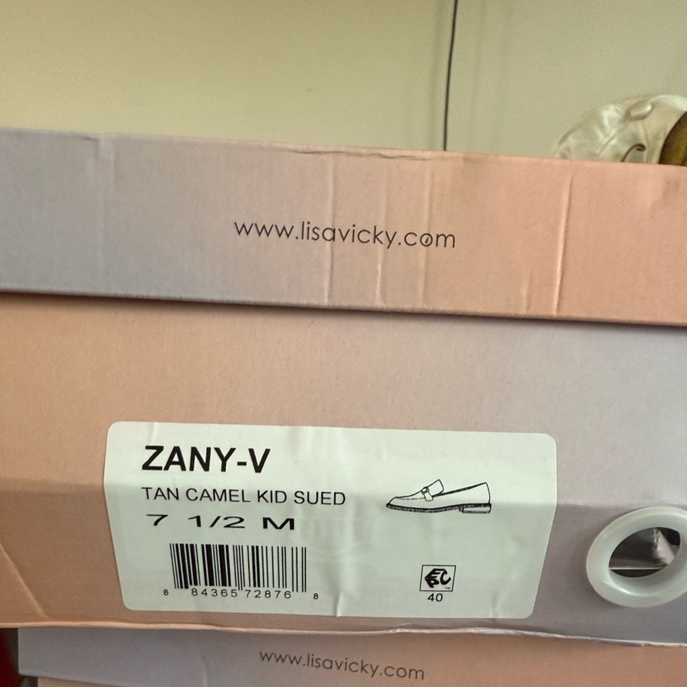 Lisa Vicky Zany-V Tan Camel Suede Loafer Size: 7.5 NIB - Picture 2 of 2